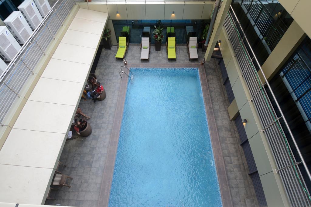Hotel La Falaise Яунде Экстерьер фото